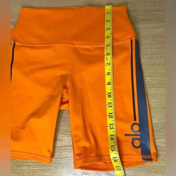 Alo HIGH-WAIST CYCLE CLUB SHORT - BRIGHT TANGERINE size M - Picture 4 of 4